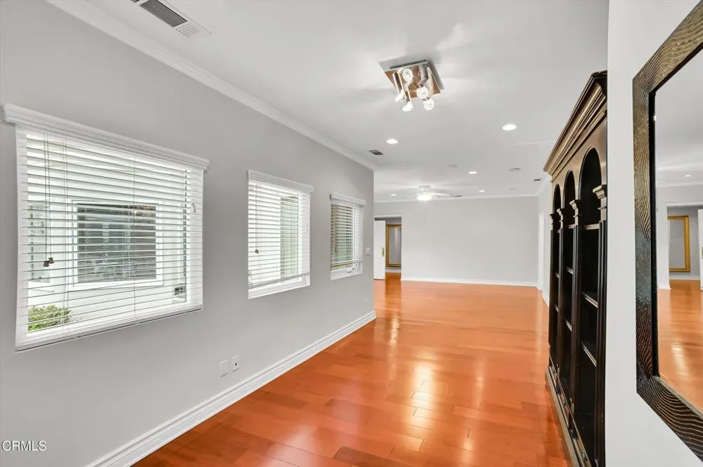 4828 Gould Avenue La Canada Flintridge, CA 91011