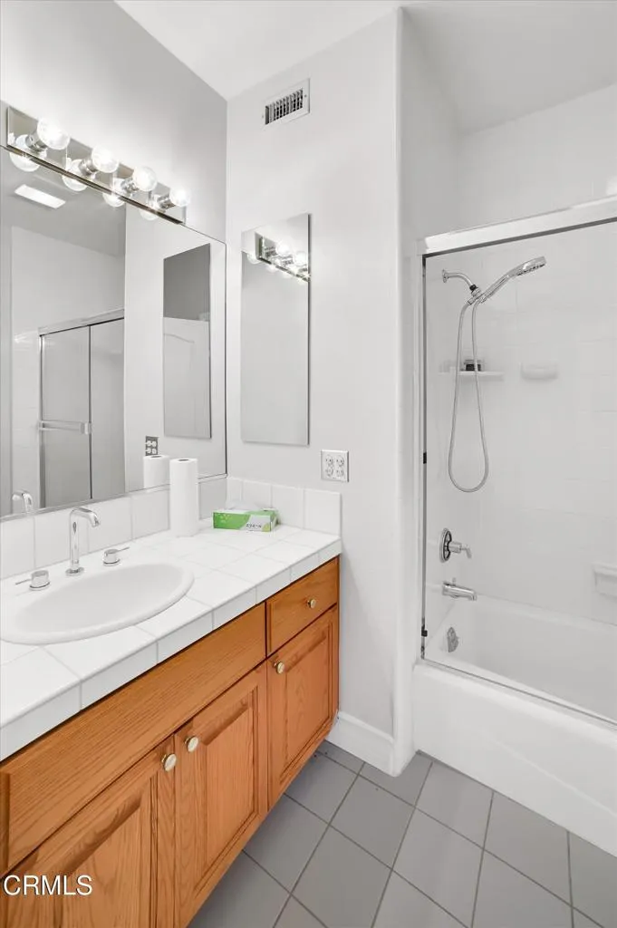 4828 Gould Avenue La Canada Flintridge, CA 91011