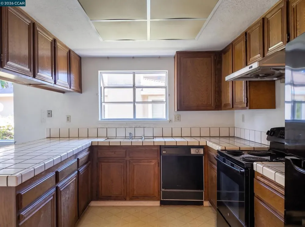 2579 El Portal Drive #A San Pablo, CA 94806