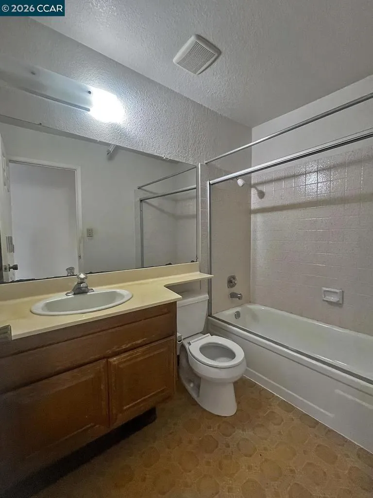2579 El Portal Drive #A San Pablo, CA 94806