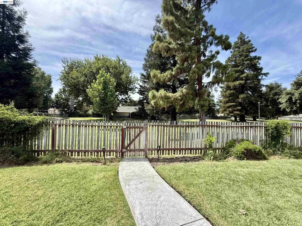 1357 Pajaro Ave Manteca, CA 95336
