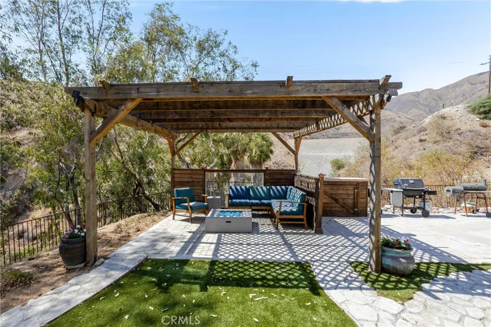 3094 Small Canyon Highland, CA 92346