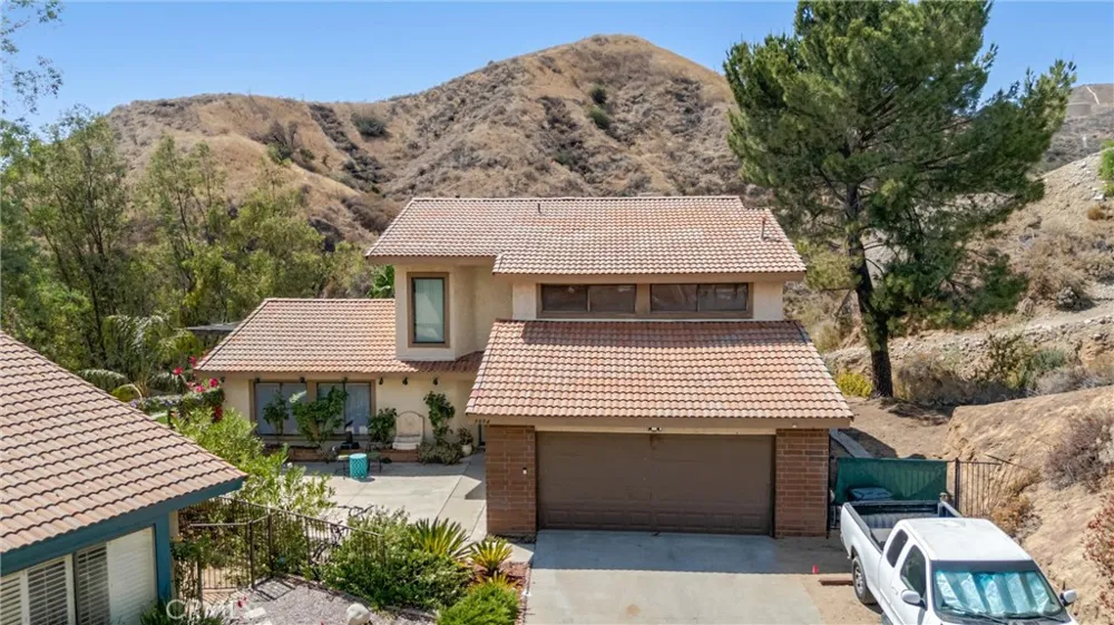 3094 Small Canyon Highland, CA 92346