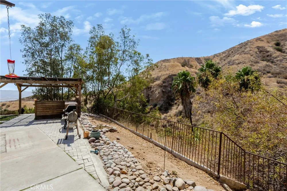 3094 Small Canyon Highland, CA 92346