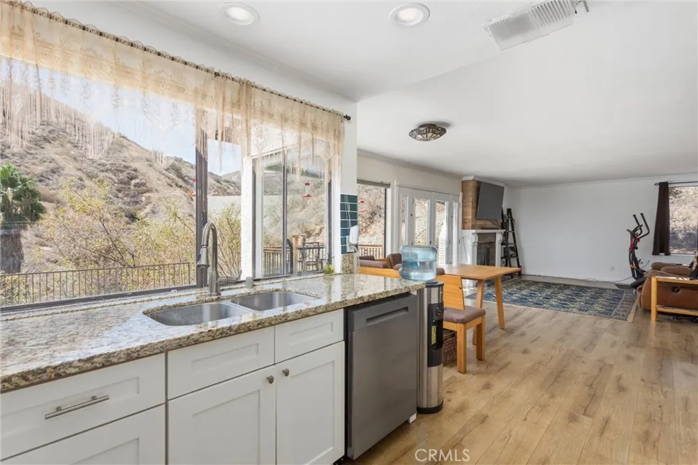 3094 Small Canyon Highland, CA 92346