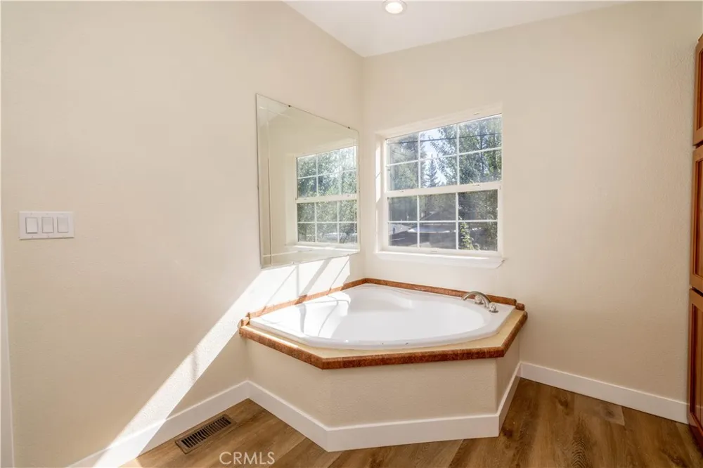 1106 Comanche Fawnskin, CA 92333