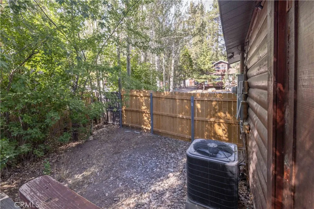 1106 Comanche Fawnskin, CA 92333