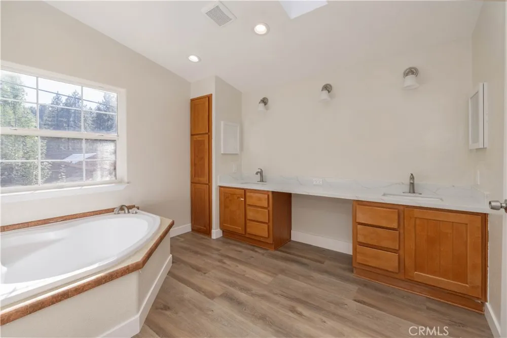 1106 Comanche Fawnskin, CA 92333