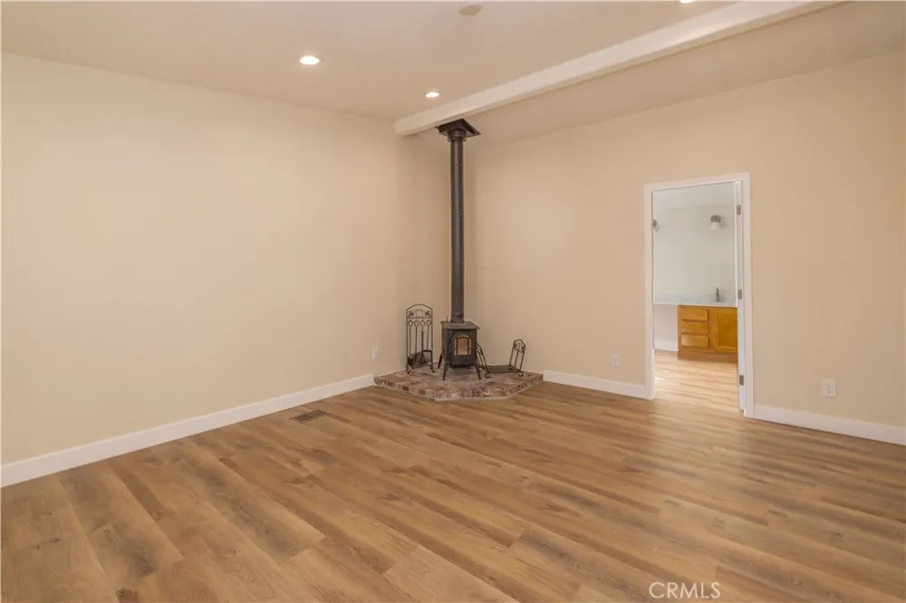 1106 Comanche Fawnskin, CA 92333