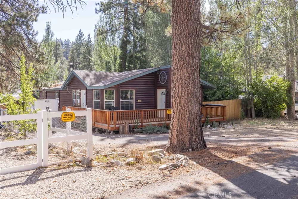1106 Comanche Fawnskin, CA 92333