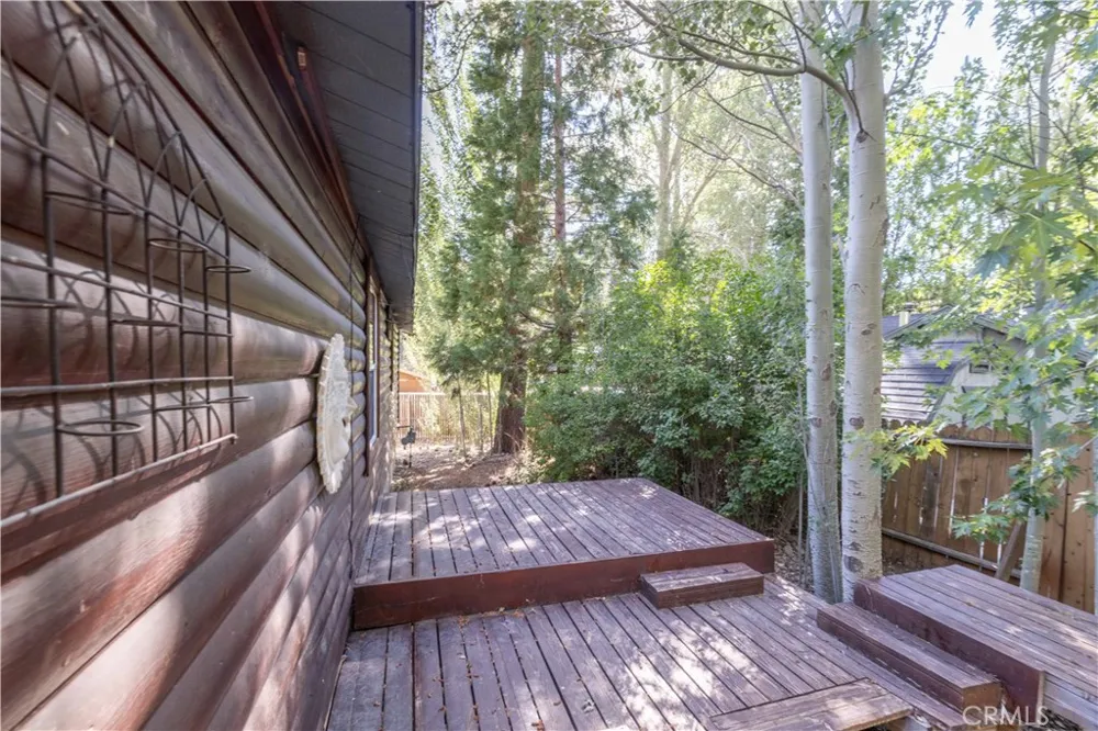 1106 Comanche Fawnskin, CA 92333