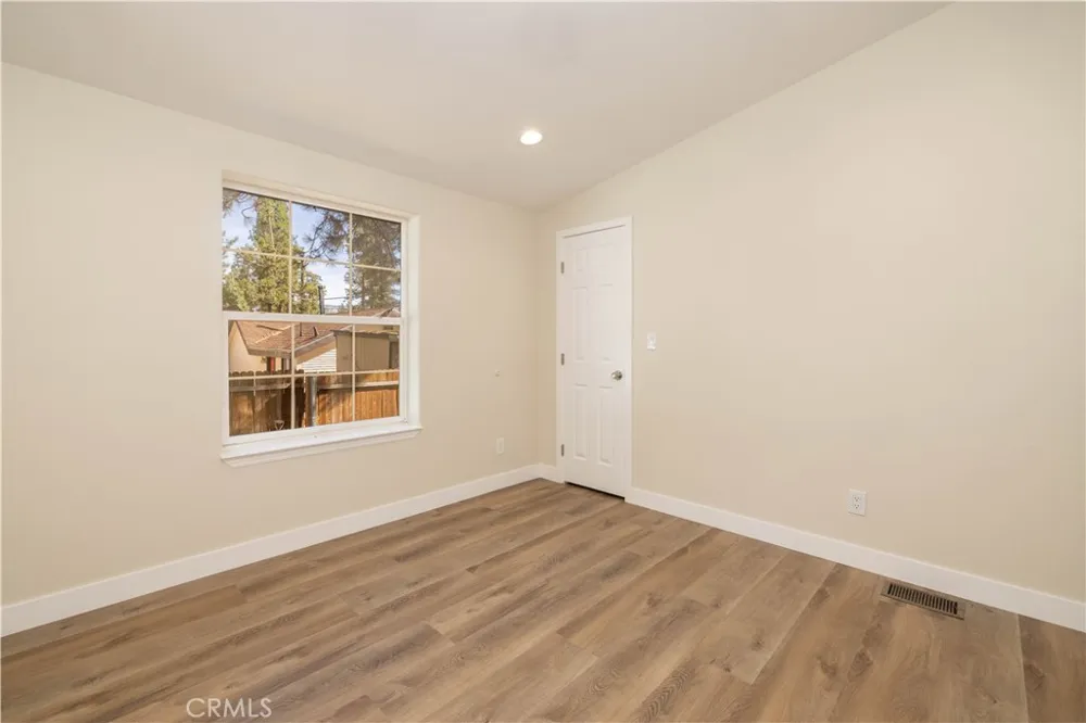 1106 Comanche Fawnskin, CA 92333