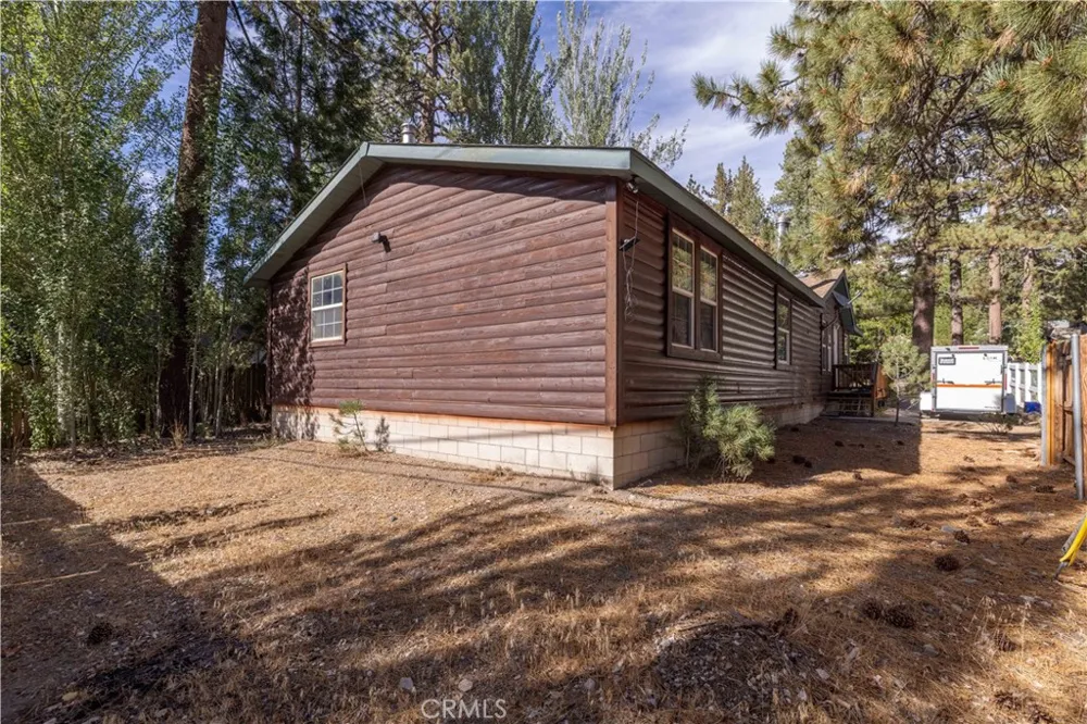 1106 Comanche Fawnskin, CA 92333