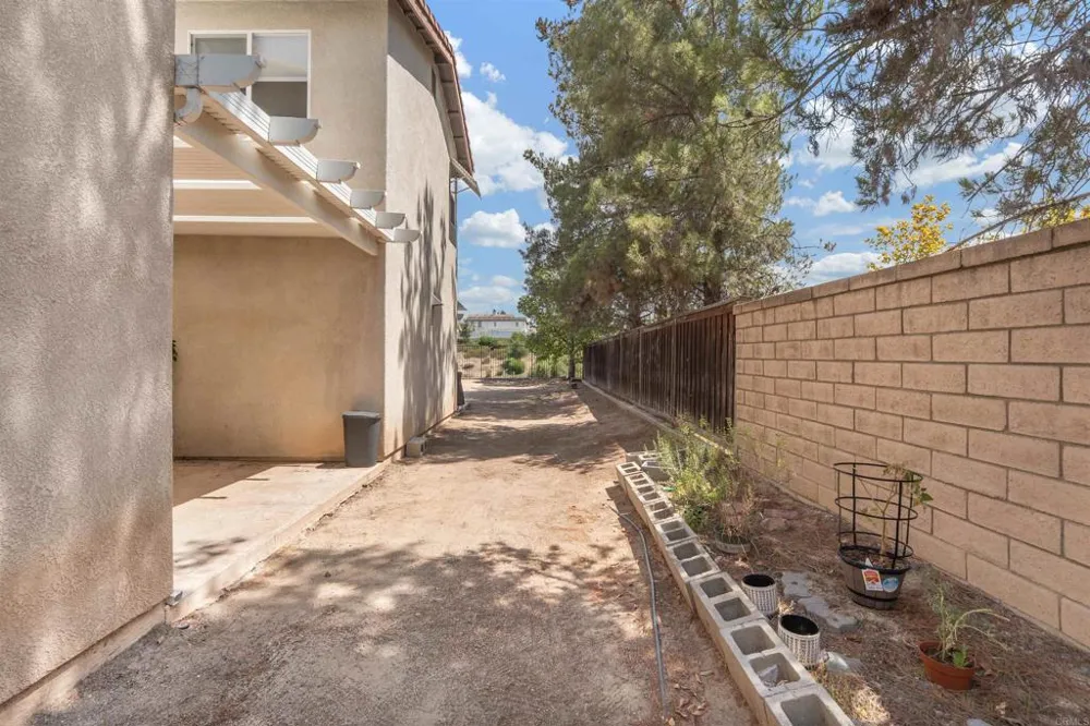23587 Taft Court Murrieta, CA 92562