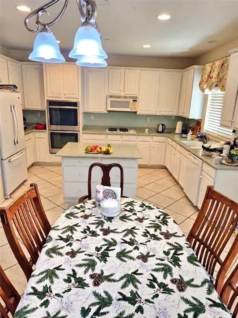 13104 Angeles Trail Way Sylmar, CA 91342