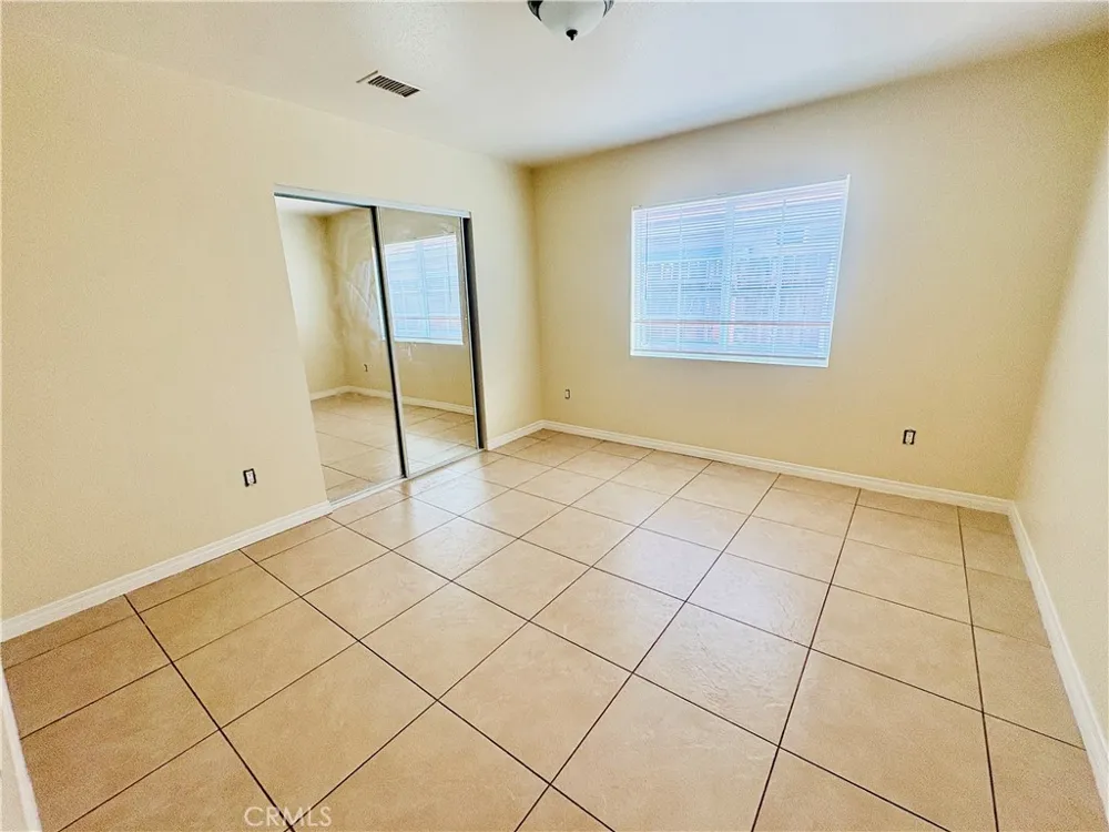 7538 Lynwood Highland, CA 92346