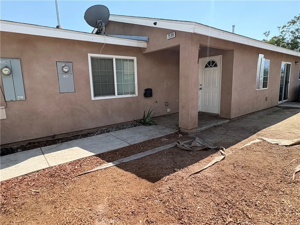 7538 Lynwood Highland, CA 92346