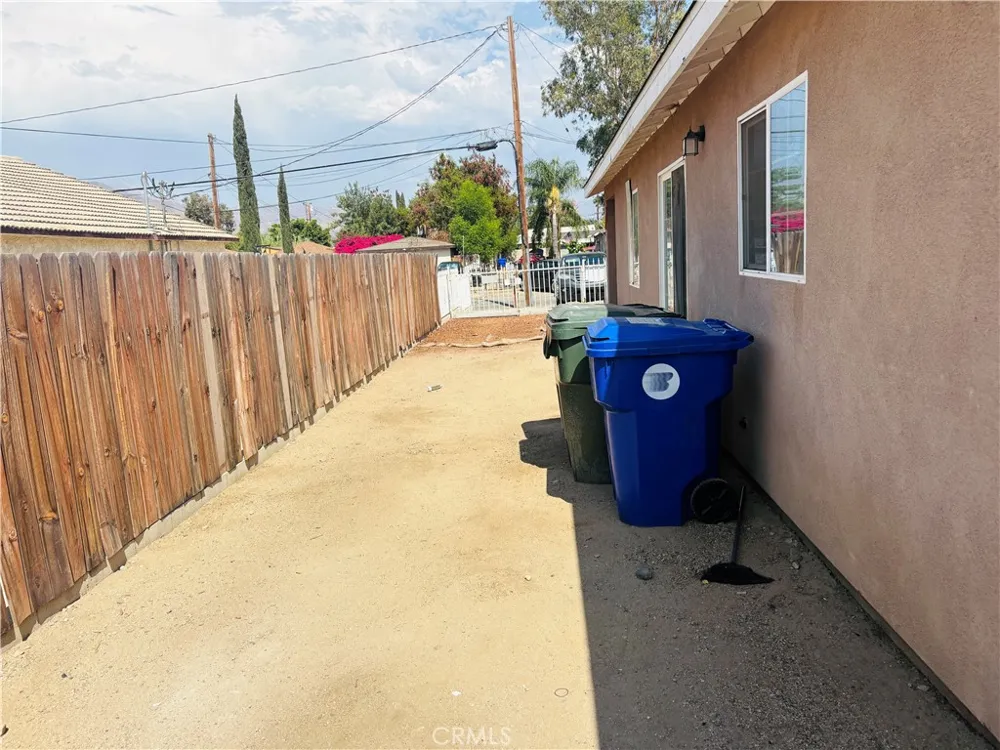 7538 Lynwood Highland, CA 92346