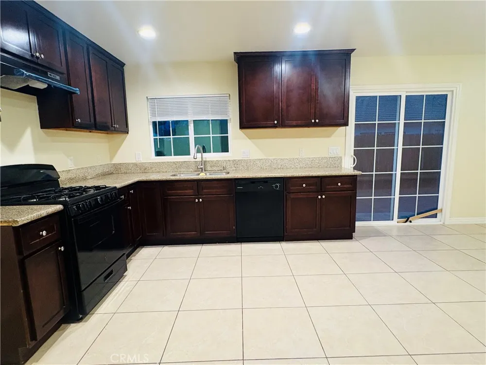 7538 Lynwood Highland, CA 92346
