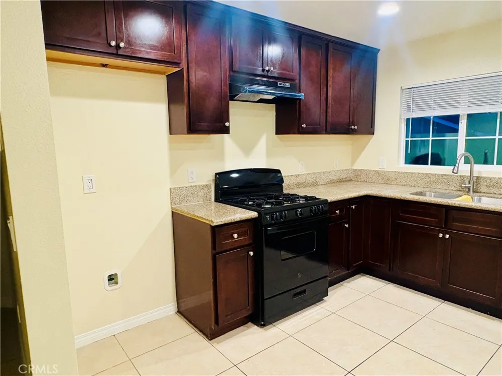 7538 Lynwood Highland, CA 92346