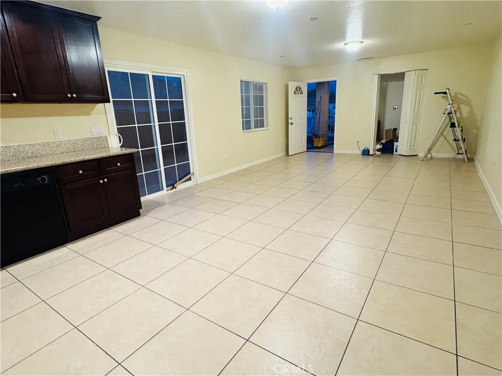 7538 Lynwood Highland, CA 92346