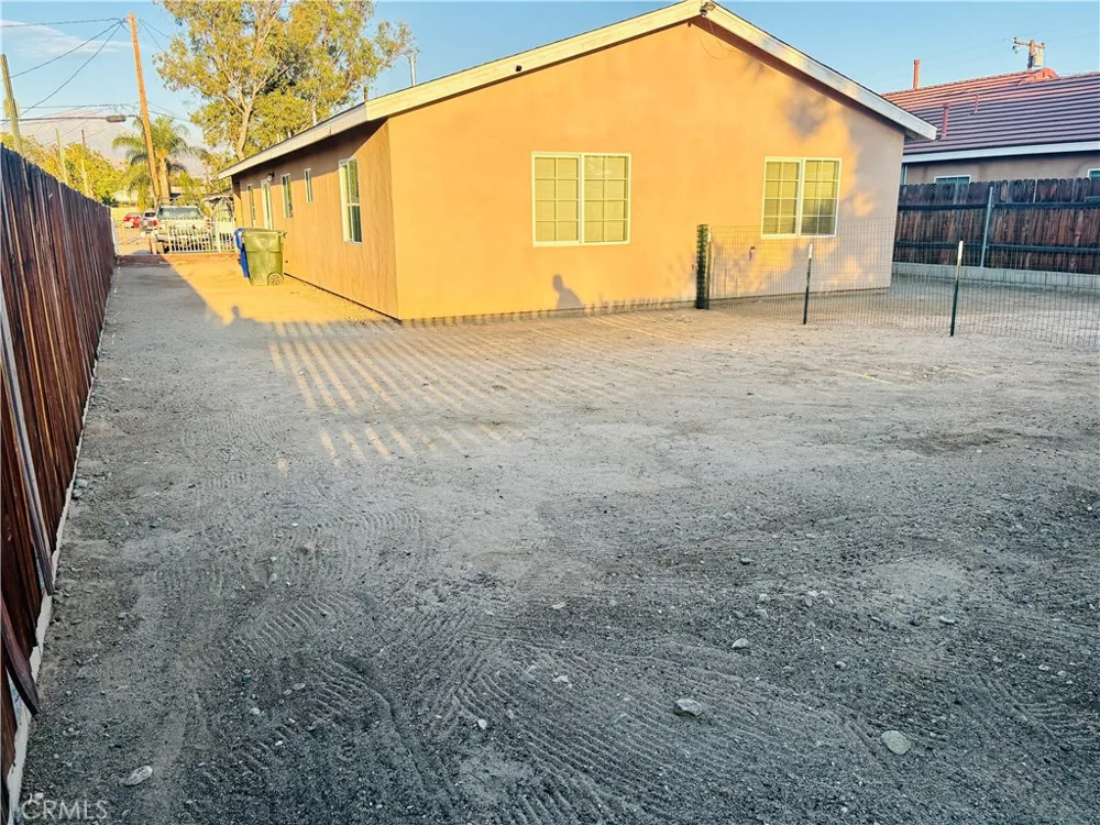 7538 Lynwood Highland, CA 92346