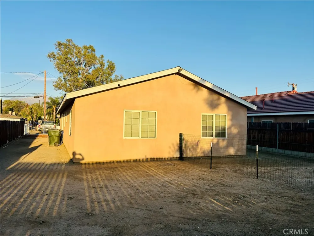 7538 Lynwood Highland, CA 92346