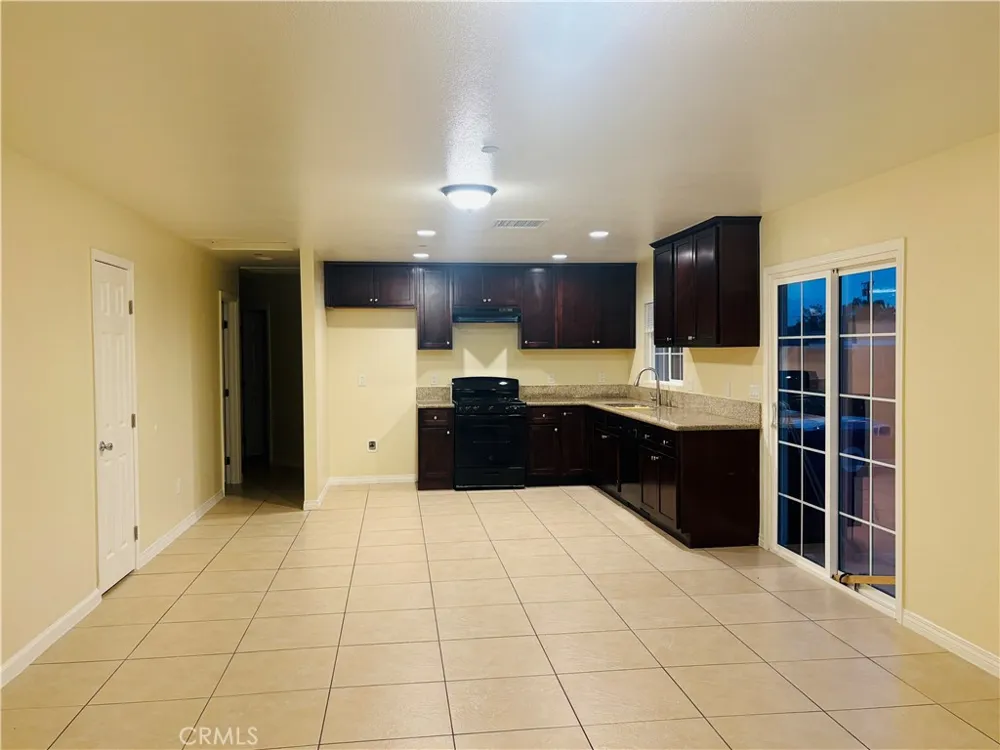 7538 Lynwood Highland, CA 92346