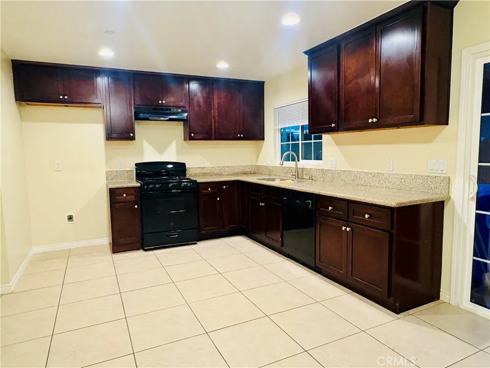 7538 Lynwood Highland, CA 92346