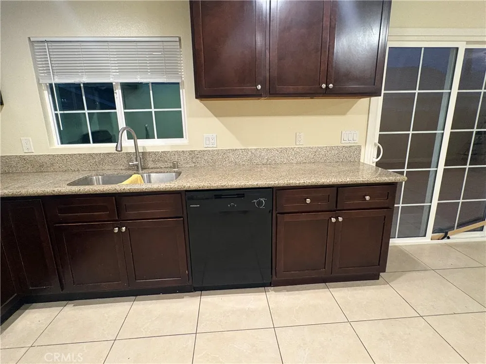 7538 Lynwood Highland, CA 92346