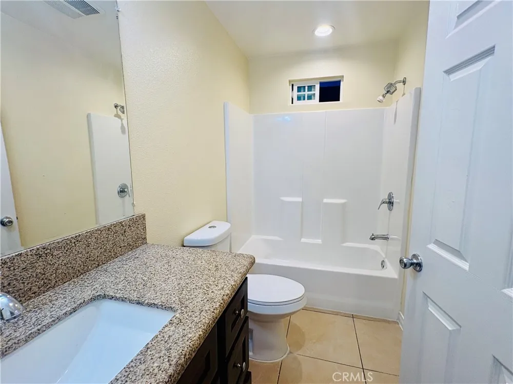 7538 Lynwood Highland, CA 92346