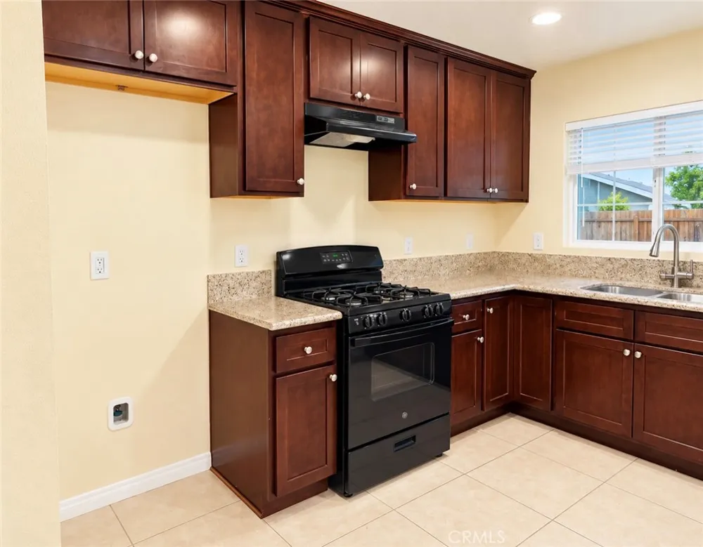 7538 Lynwood Highland, CA 92346