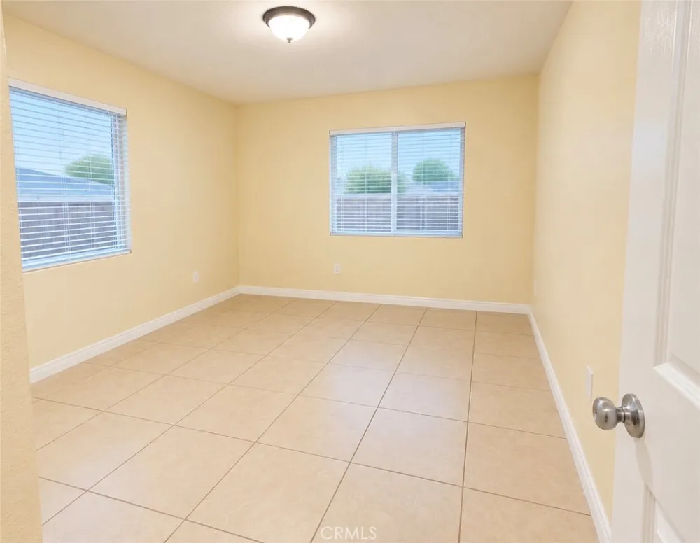 7538 Lynwood Highland, CA 92346