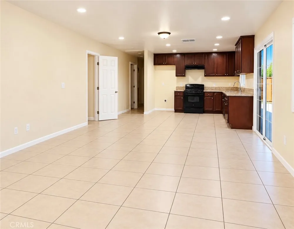 7538 Lynwood Highland, CA 92346