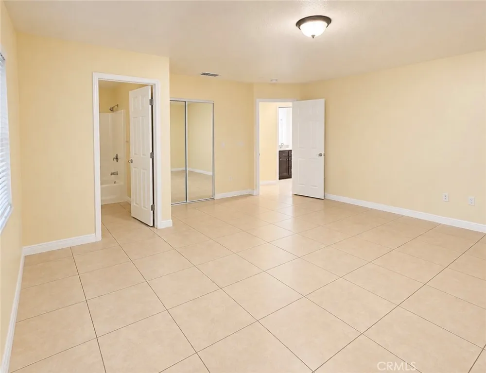 7538 Lynwood Highland, CA 92346