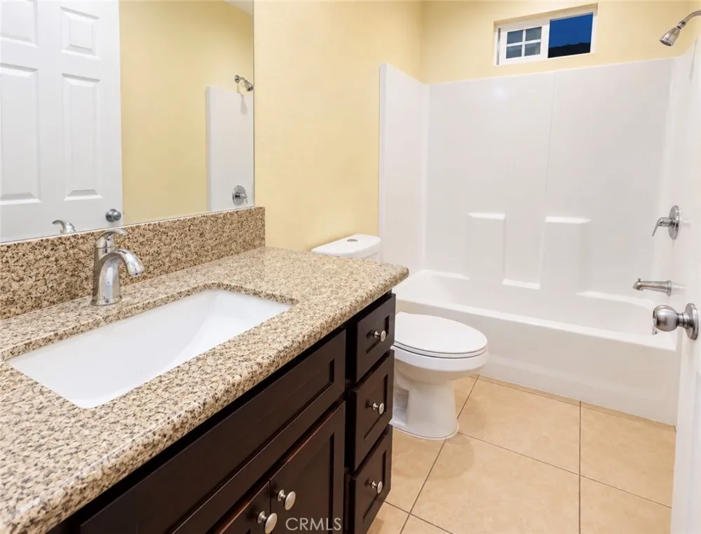 7538 Lynwood Highland, CA 92346