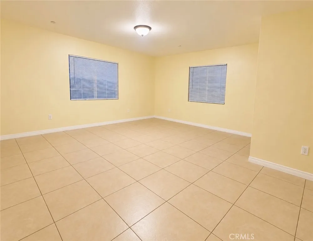 7538 Lynwood Highland, CA 92346