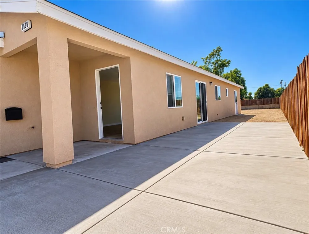 7538 Lynwood Highland, CA 92346