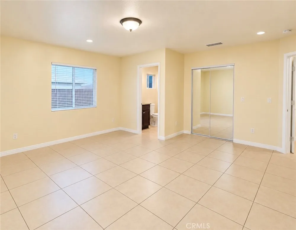 7538 Lynwood Highland, CA 92346