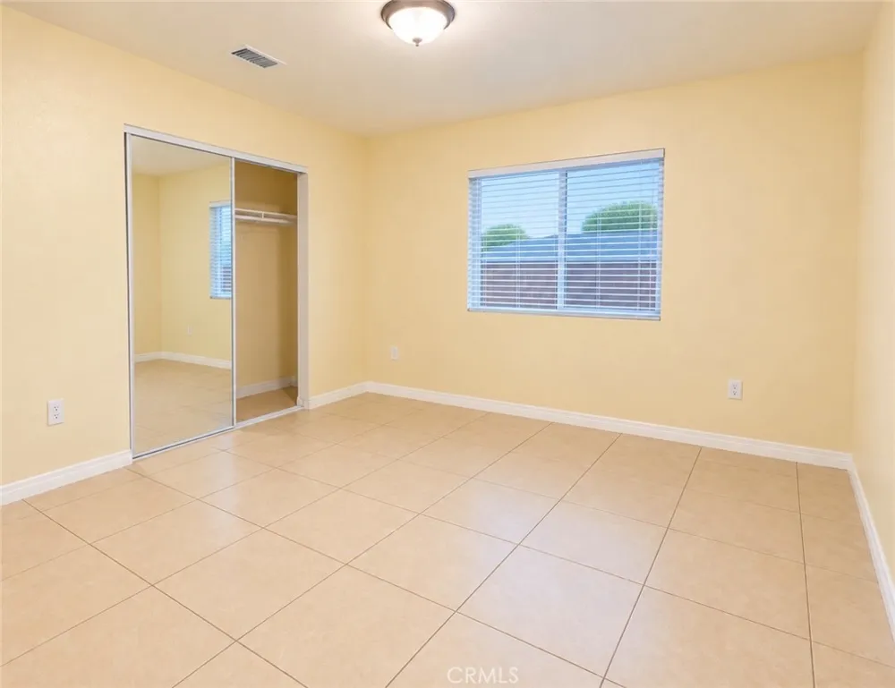 7538 Lynwood Highland, CA 92346