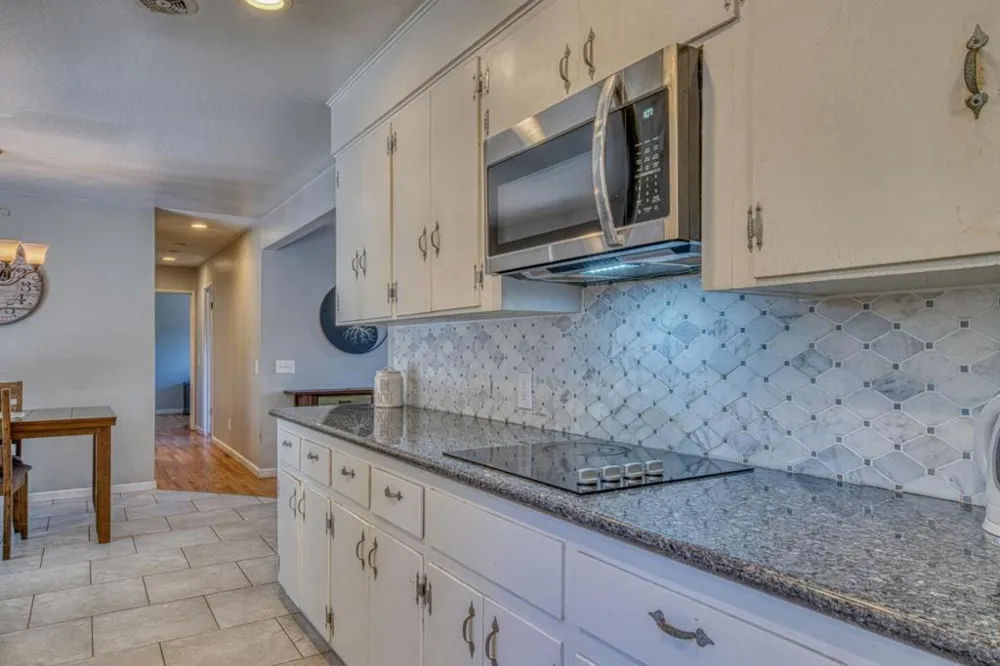 665 Paradise Road #B Salinas, CA 93907