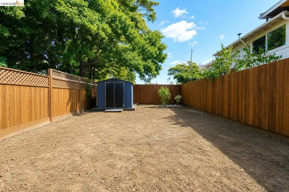 3221 Delaware St Oakland, CA 94602