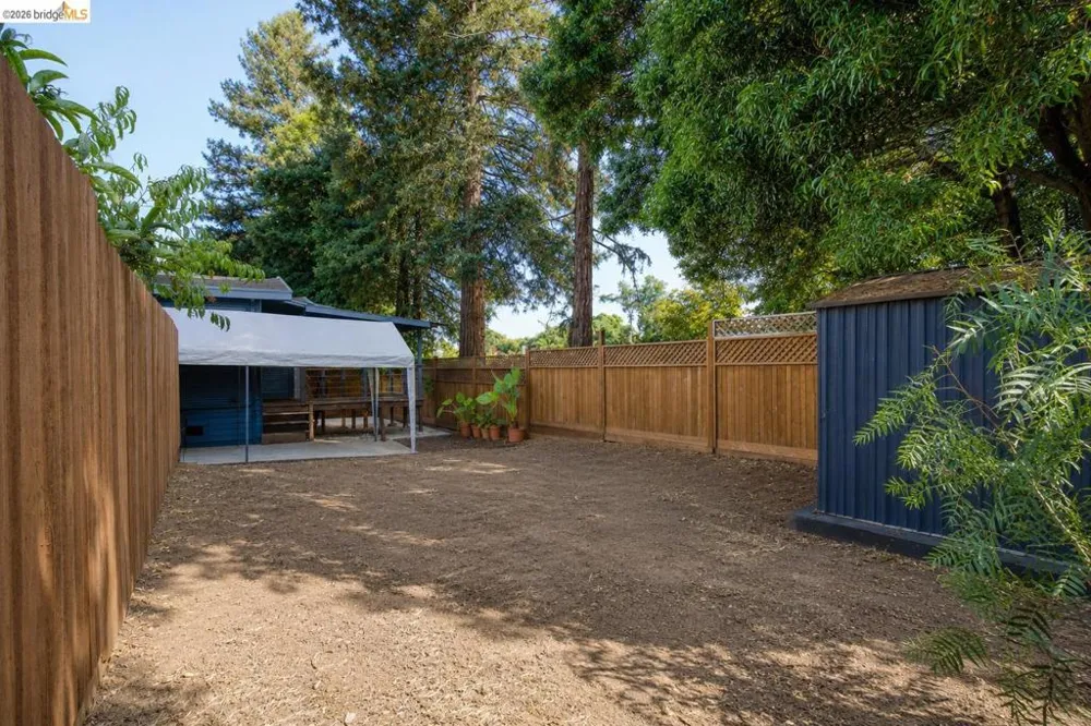 3221 Delaware St Oakland, CA 94602