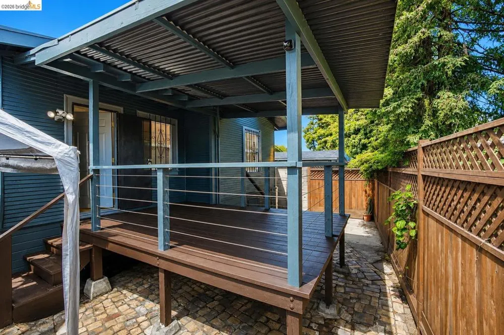 3221 Delaware St Oakland, CA 94602