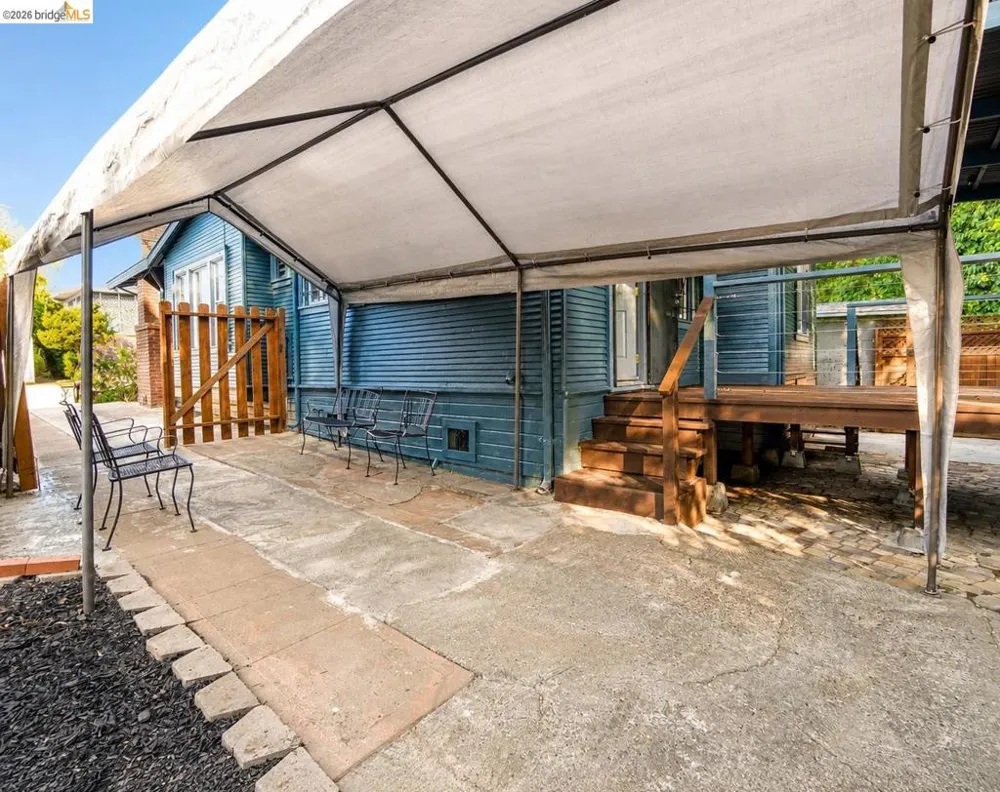 3221 Delaware St Oakland, CA 94602