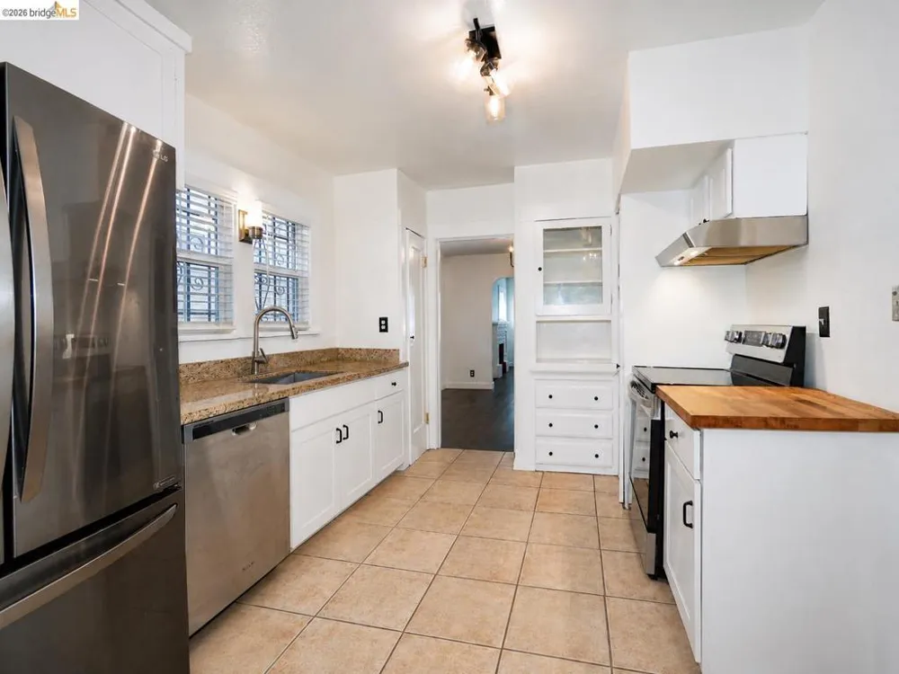 3221 Delaware St Oakland, CA 94602