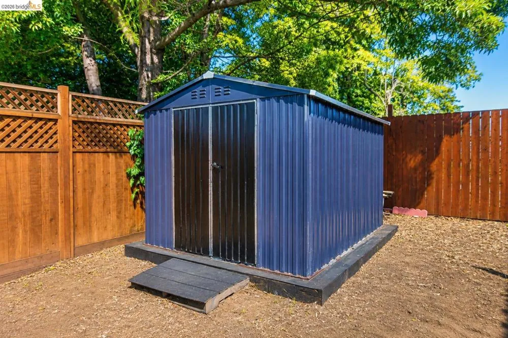 3221 Delaware St Oakland, CA 94602