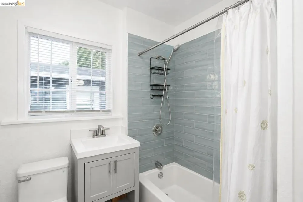 3221 Delaware St Oakland, CA 94602