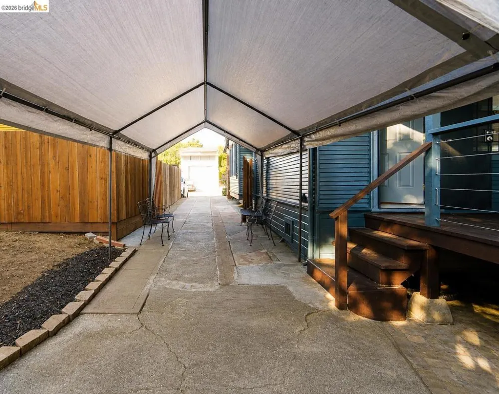 3221 Delaware St Oakland, CA 94602