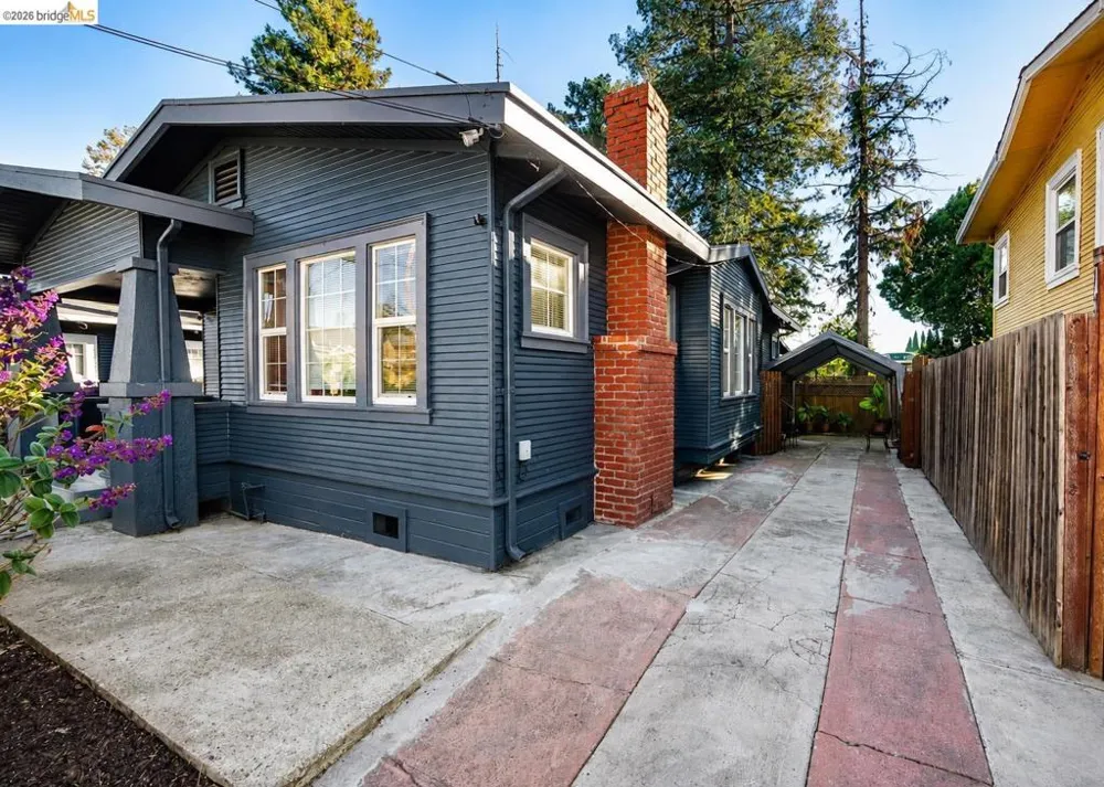 3221 Delaware St Oakland, CA 94602